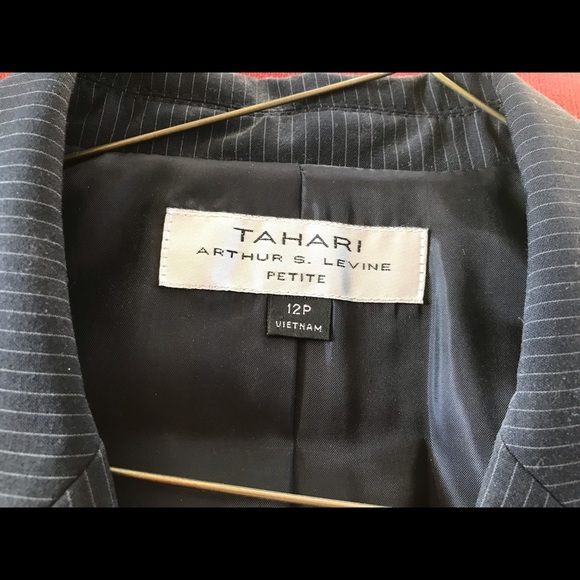 Women’s Navy Blue Pinstripe Skirtsuit. - Picture 4 of 4